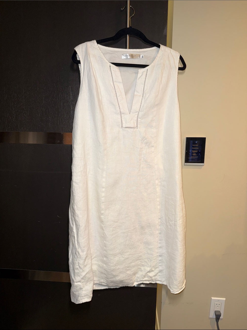 Simons White Sleeveless V-Neck Linen Dress -Simons Contemporaine